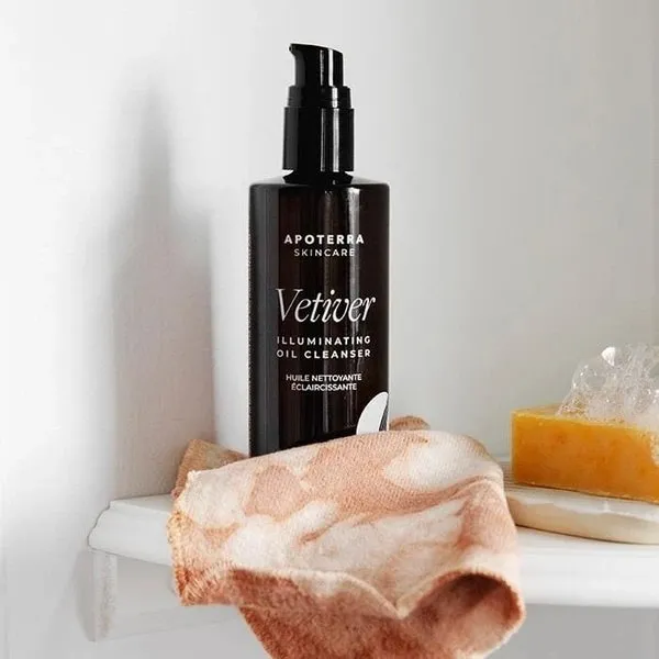 Vetiver Illuminating Oil Cleanser